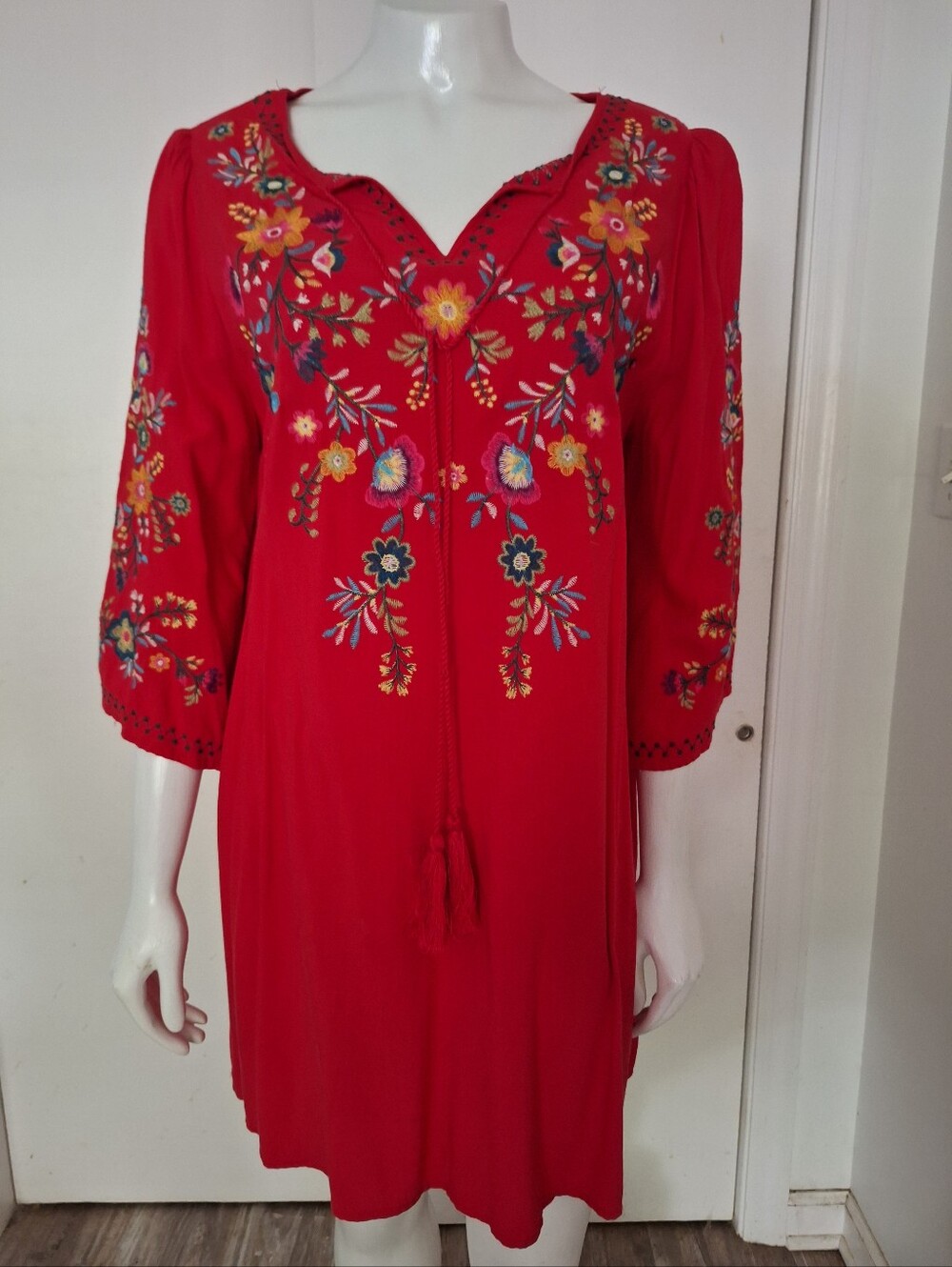 Umgee red floral embroidered v-neck tunic dress with tassel tie size small S